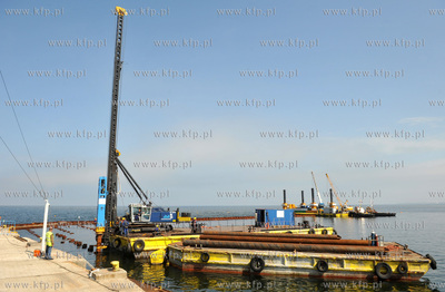 Budowa przez firme Hydrobudowa przystani jachtowej...