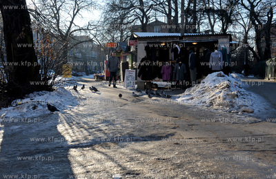 Targowisko w Oliwnie w okolicy Dworca PKP
31.01.2011
fot....