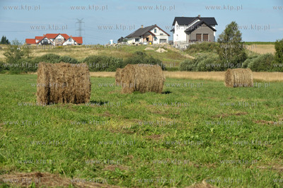 Wies Sulmin na Kaszubach w gminie Zukowo.Bele siana...