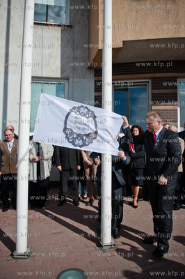 Zukowo. Uroczyste wciagniecie flagi na maszt przed...