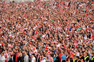 Gdansk. Mistrzostwa europy w pilce noznej. Kibice ogladaja...