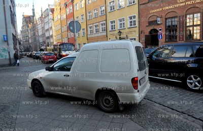 Linia autobusowa 100, ktora mieszkancy i turysci moga...