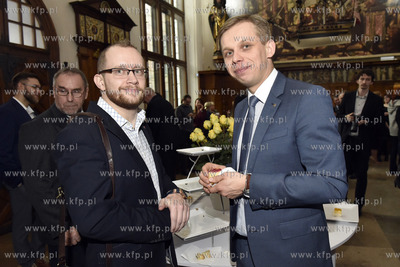 Gdańsk, Dwór Artusa. Noworoczna lampka szampana,...