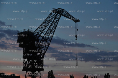 Dźwigi Stoczni Gdańskiej nad Martwa Wisłą. 12.07.2016...
