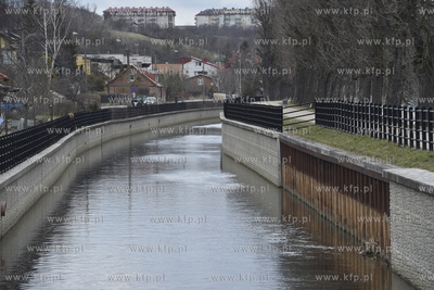 Gdańsk Orunia. Kanał Raduni widziany z tymczasowej...