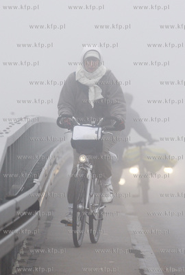 Gdansk. Mgla. Wiadukt nad obwodnica trojmiasta.
03.11.2008
fot....