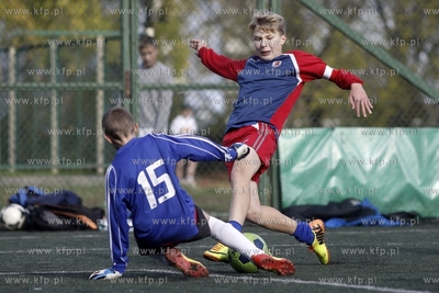 Gdansk Zaspa. Pilkarski turniej dzikich druzyn Do przerwy...