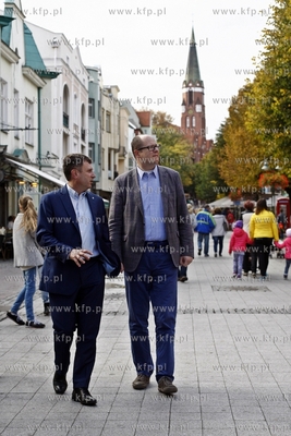 Sopot. Spacer prezydentow Gdanska Pawla Adamowicza...