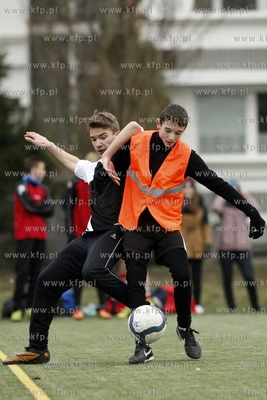 Gdansk Zaspa. Pilkarski turniej dzikich druzyn Do przerwy...