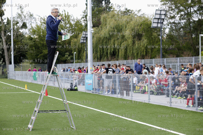 Gdansk Zaspa. Pilkarski turniej dzikich druzyn Do przerwy...