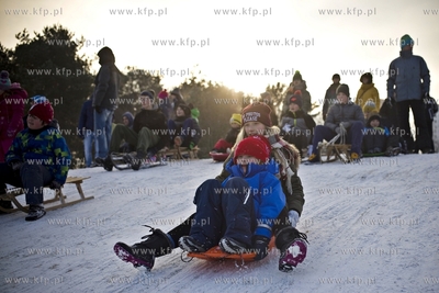 Saneczkarze opanowali górkę w Parku Ronalda Reagana.
08.01.2017
fot....
