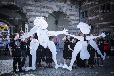 Gdańsk. ul. Długa i Długi Targ. Parada na zakończenie...