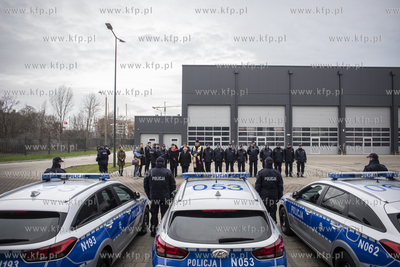 Uroczyste przekazanie do służby w policji samochodów...