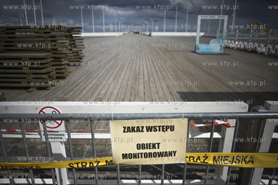 Drugi dzień swiąt wielkanocnych w Sopocie. Molo.
13.04.2020
fot....