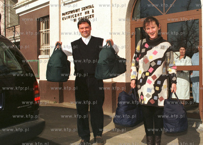 Gdanskie czworaczki jada z rodzicami Andrzejem i Iwona...