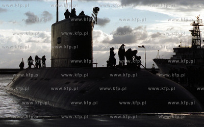 ORP ORZEL wyplywa z portu Gdynia Oksywie na manewry...