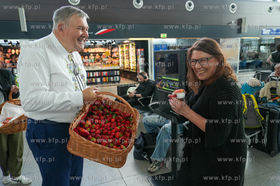 Akcja promująca Kaszuby i Pomorze w Porcie Lotniczym...