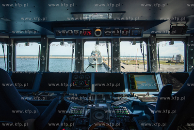 Nabrzeże Pomorskie w Gdyni. Nz. Niszczyciel  ORP Mewa....