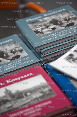 Gdansk. CH Manhattan. Promocja angielskiej wersji albumu...