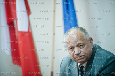 Gdynia. Biuro poselskie Leszka Millera. Wspolna konferencja...