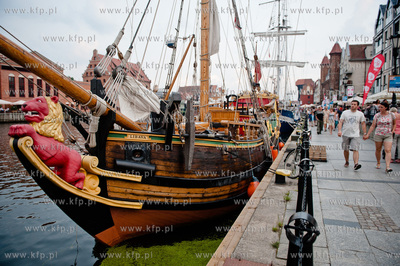 Gdansk. Zacumowane do nabrzeza Motlawy jachty uczestniczace...