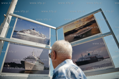 Nabrzeze Pomorskie w Gdyni. Aleja Statkow Pasazerskich....