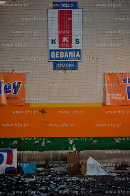 Gdansk. Rozbiorka hali sportowej nalzacej do klubu...