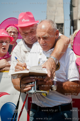 Gdansk. Plac Solidarnosci. Start honorowy 71 wysciugu...