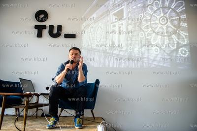 Gdansk. Galeria O Tu. Wernisaz wystawy zdjec pt. Sybera...