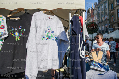 Gdansk. Dlugi Targ. DoMINIk designe - towarzyszacy...