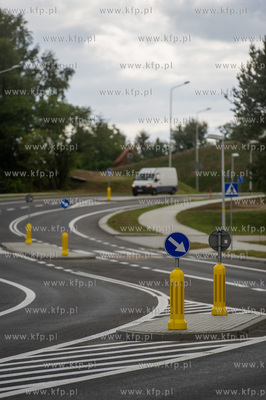 Gdansk. Nowo otwarta droga dojazdowa do przystanku...