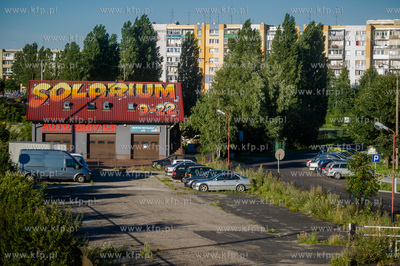 Gdańsk. Chełm. Budynek osiedlowego solarium oraz...