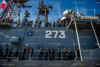 Port Wojenny w Gdyni Oksywiu. Przywitanie powracających...