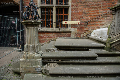 Gdańsk. Remont zabytkowego przedproża Ratusza Głównomiejskiego.
18.10.2017
fot....