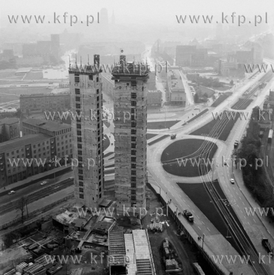 Budowa wiezowaca Zieleniak w Gdansku. Po lewej na dole...