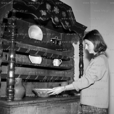 Przygotowania do wystawy etnograficznej sztuki ludowej...