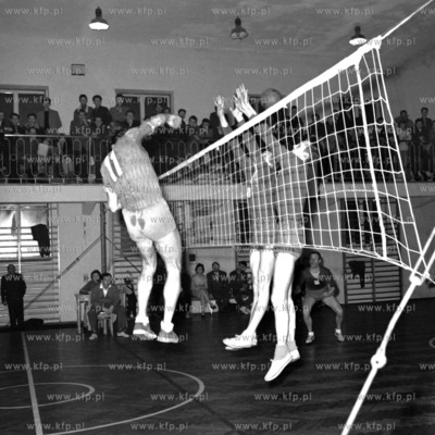 Mecz siatkówki mężczyzn. 
1966
0004764z_1966
Fot....