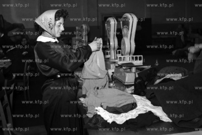 Punkt kontroli celnej na Dworcu Morskim w Gdyni. (lata60)
1961
0005197z_gd
Fot....