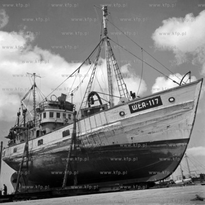 Kuter rybacki WŁA-117 przed sezonem. (lata60)
1964
0005363z_puck_pruszcz
Fot....