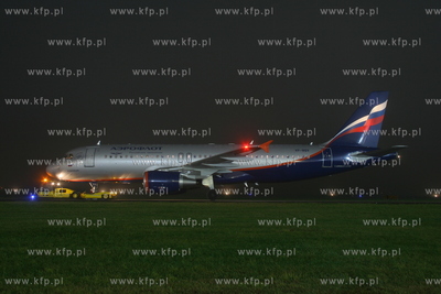 Gdansk, Rebiechowo. Nz. Airbus A320-214 linii Aeroflot
28.11.2006
fot....
