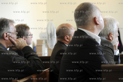 Przed gdanskim sadem rozpoczal sie dzisiaj glowny proces...