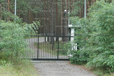 Jurata. Wjazd na teren jednostki w ktorej miesci sie...