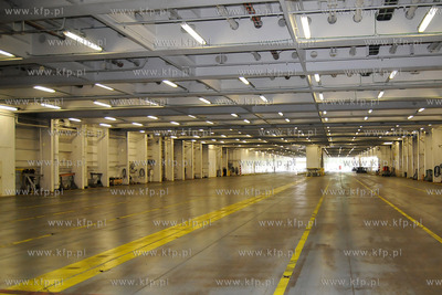 Gdynia. Do nabrzeza w Baltyckim Terminalu Kontenerowym...