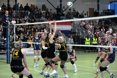 Hala MOSIR w Rumi. Trzeci mecz o awans do elity siatkarek...