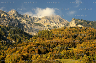 Szwajcaria, Alpweg, Berno. Jesienne Alpy pokryte sniegiem...