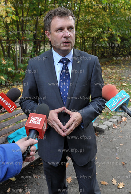 Sopot. Park im Arama Rybickiego k. Urzedu Miasta Sopotu....