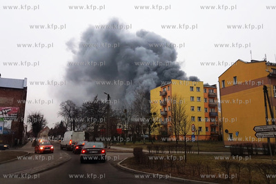 Pozar jeden z hal produkcyjnych, gdzie przechowywane...