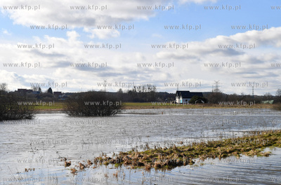 Podtopienia drogi we wsi Sulmin spowodowane wezbraniem...