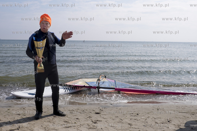 Gdynia. Plaża Śródmieście. 89-letni Piotr Dudek...