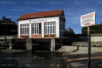 Elektrownia wodna Prędzieszyn na rzece Raduni w Straszynie...